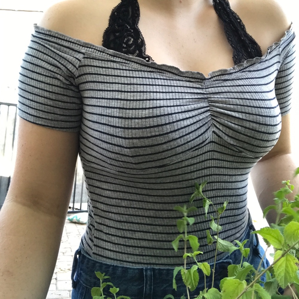 🤩OFF THE SHOULDER STRIPPED SHIRT🤩